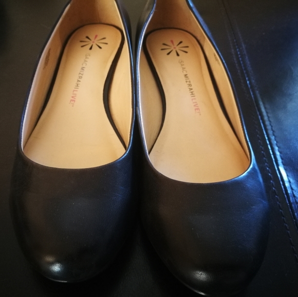 Flat Shoes - Picture 1 of 3